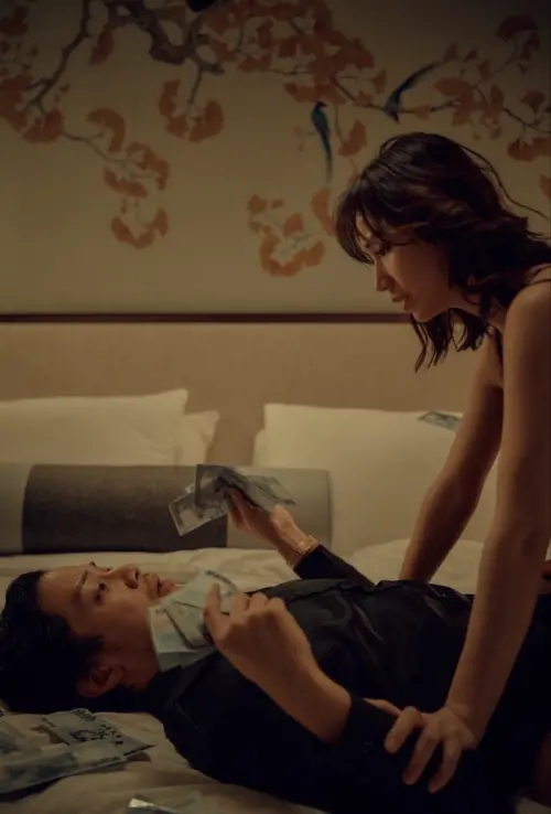 ▲《死了一個娛樂女記者之後》小薰大讚薛仕凌不愧是影帝級的演員，兩人滾床戲備受討論。（圖／鏡文學）