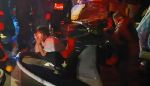 嘉義中埔民宅神壇發生火警,造成1死3重傷,最後被救出的5歲男童被燒到碳化,家屬情緒崩潰。(圖/翻攝畫面) ▲嘉義中埔民宅神壇發生火警,造成1死3重傷,最後被救出的5歲男童被燒到碳化,家屬情緒崩潰。(圖/翻攝畫面)