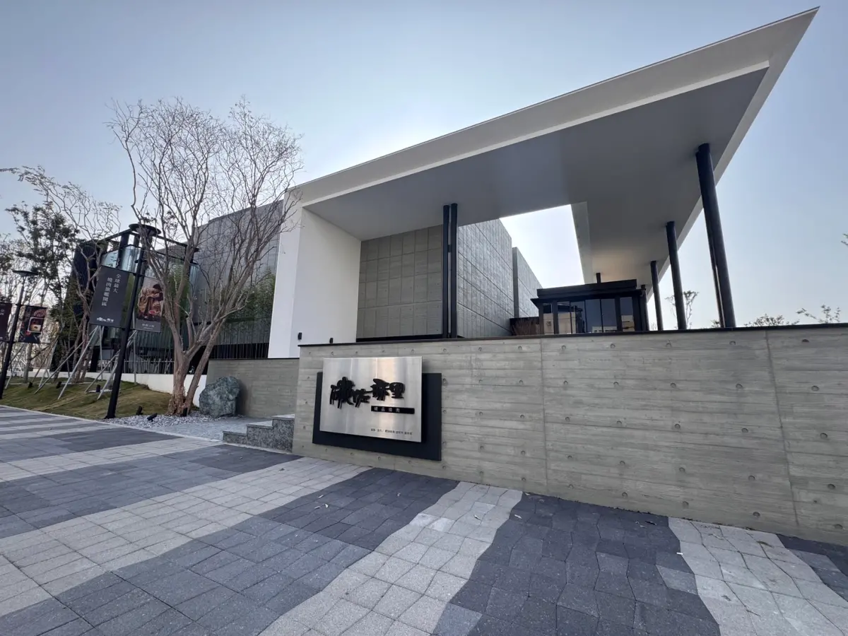 ▲台南市南區中華西路一、二段一帶，近期有全球最大燒肉園區碳佐麻里新興園區開幕，增添商業氣息。（圖／信義房屋提供）