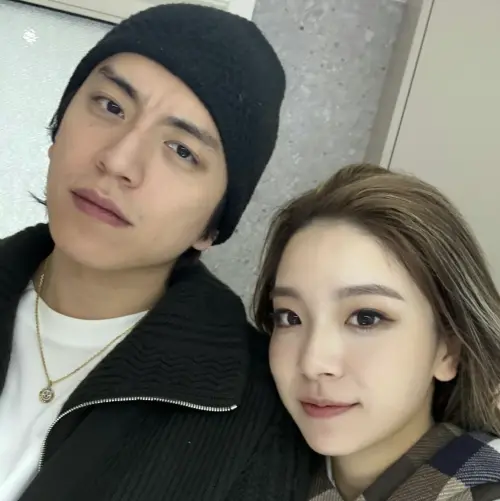 ▲藝人王大陸(左)與胞姊(右)出身富裕家庭,全因有個超會賺錢的古董收藏家老爸。(圖/IG clairewang714) ▲藝人王大陸(左)與胞姊(右)出身富裕家庭,全因有個超會賺錢的古董收藏家老爸。(圖/IG clairewang714)