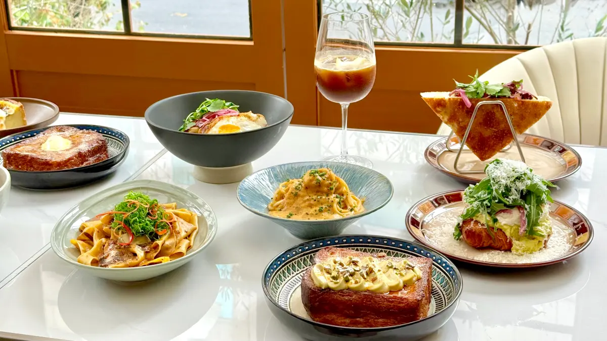 ▲台北小巨蛋新開幕pastaio noodle cafe露天咖啡廳！最新「油潑鮑魚褲帶麵、龍蝦醉鬼寬麵」等混血創意口味，開吃焦糖脆殼「極厚法式布蕾吐司」，菜單、價格一次整理，跑咖網美快手刀訂位吧。（圖／記者蕭涵云攝）