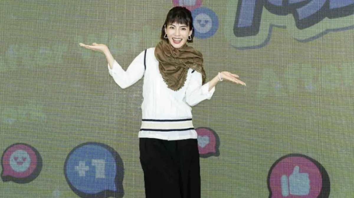 ▲徐小可（如圖）日前脫手5800萬房子，儘管虧損仍執意賣掉，原因該處空間太大，想跟老公阿Ben更加親密拚第4胎，同時羞曝自己行房會變裝逗弄對方。（圖／八大提供）