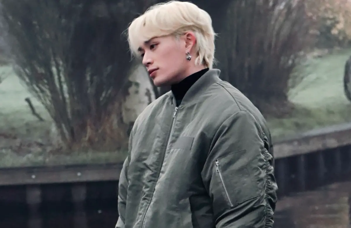 ▲呂植宇突然決定離開台灣，跑到荷蘭拍MV，結果挑戰湖中漂流時，因為迷失方向差點回不來，且當地低溫也讓他冷到快暈倒。（圖／踢帕娛樂提供）