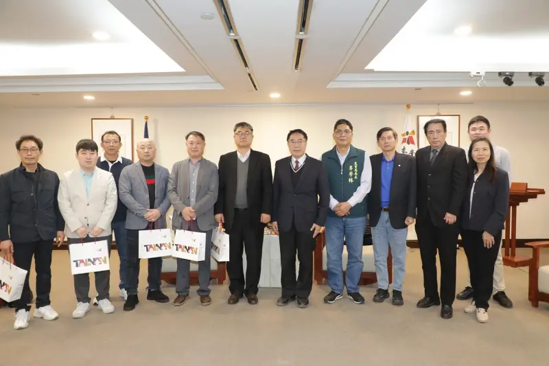 ▲韓國ESG農業、未來L&F、All Good、世琳食品、宇星韓國林業後繼者協會等6家韓國商社組團來台南進行產地考察，並於今天拜會市長黃偉哲。（圖／南市府提供）