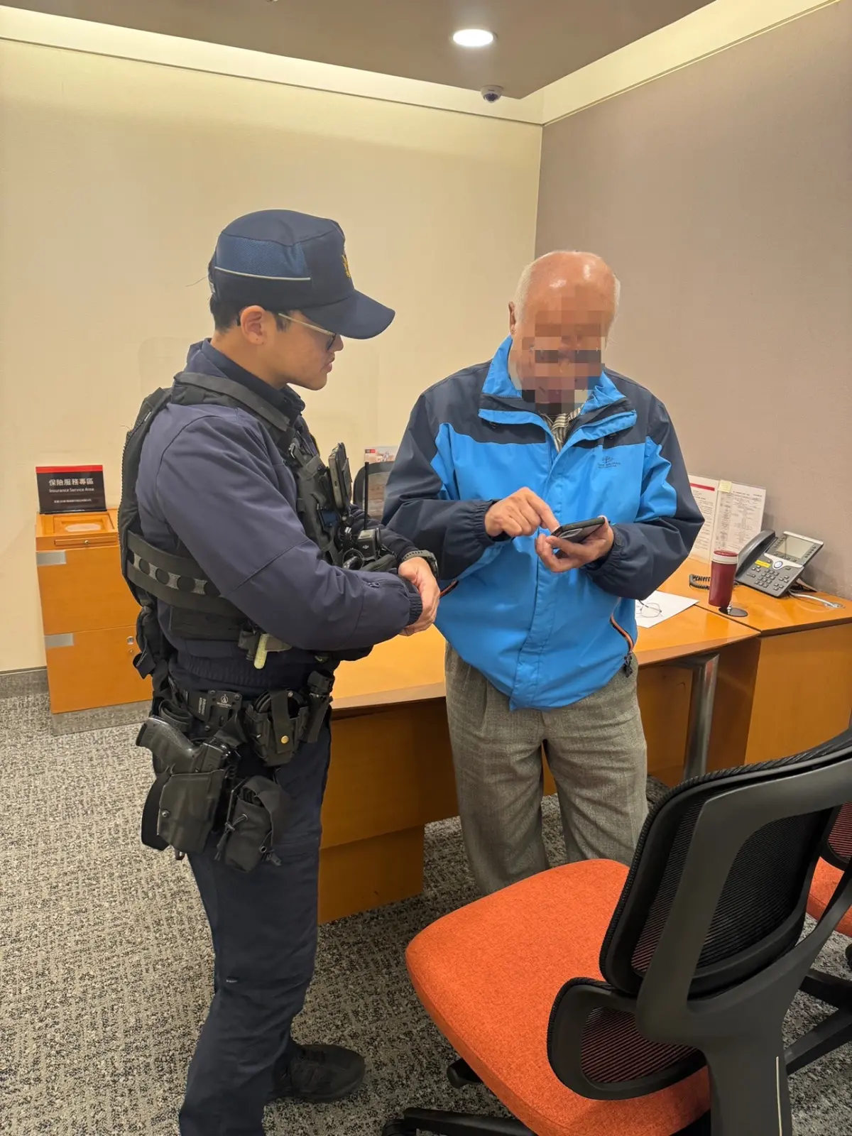 ▲星展銀行與公益所員警們通力合作，成功阻止一場新臺幣400萬元的詐騙案（圖/記者鄧力軍翻攝）