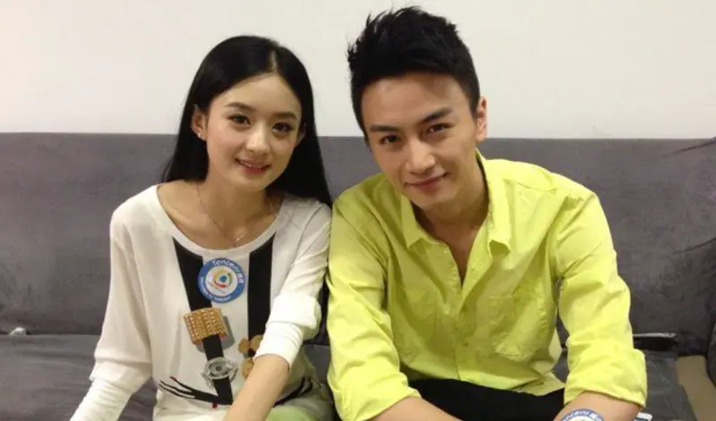 ▲陳曉（右）昔日曾和趙麗穎（左）傳過緋聞，上節目時他不敢大方認愛的片段近日又遭瘋傳，讓陳曉被砲轟是渣男、沒擔當。（圖／翻攝自微博）