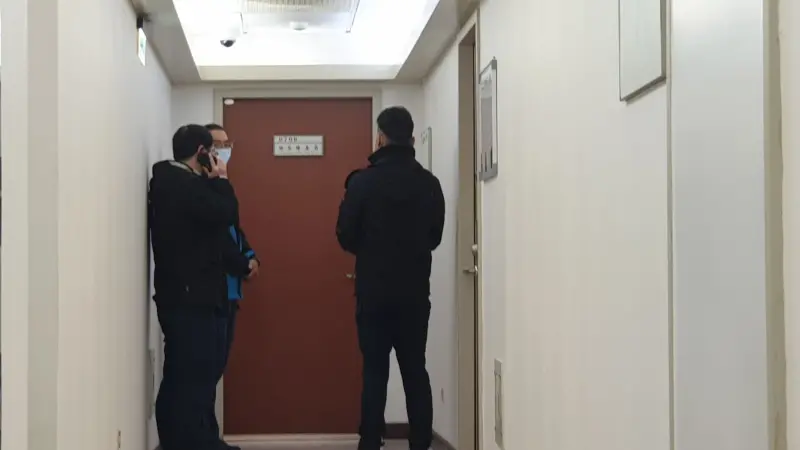 ▲檢調今一早到民進黨立委林岱樺辦公室搜索。（圖／何哲欣攝，2025.02.20）