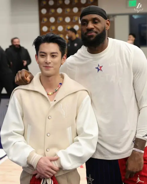 王鶴棣、詹姆斯詹皇。(圖/翻攝自微博) ▲王鶴棣、詹姆斯詹皇。(圖/翻攝自微博)