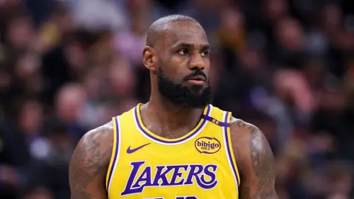 根據美國知名體育媒體《Bleacher Report》記者 Eric Pincus報導,外界普遍預期LeBron James至少還會在洛杉磯湖人效力一年,也就是他會以湖人球員的身分打到2026。 ▲根據美國知名體育媒體《Bleacher Report》記者 Eric Pincus報導,外界普遍預期LeBron James至少還會在洛杉磯湖人效力一年,也就是他會以湖人球員的身分打到2026。(圖/美聯社/達志影像)