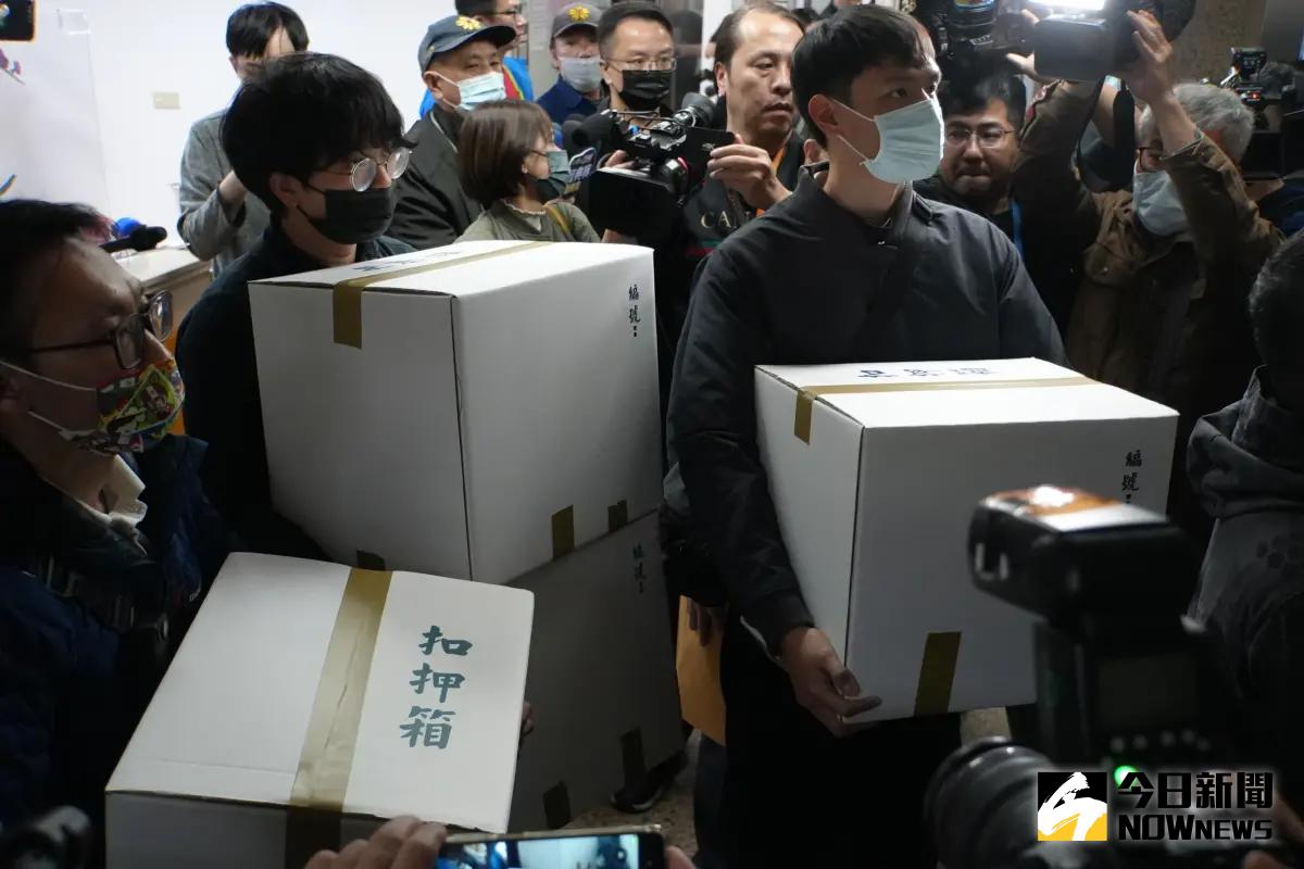 林岱樺辦公室遭搜索，雄檢帶走4箱證物。（圖／記者呂炯昌攝，2025.02.20）