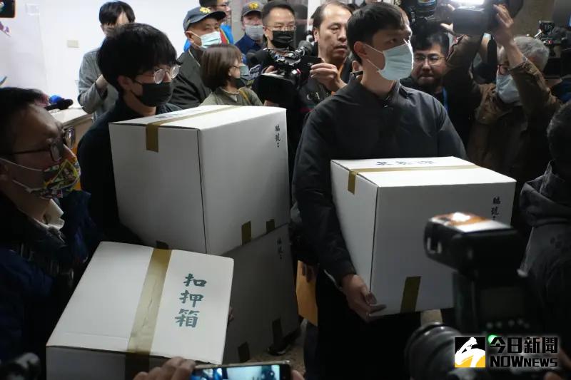 ▲林岱樺辦公室遭搜索，雄檢帶走4箱證物。（圖／記者呂炯昌攝，2025.02.20）