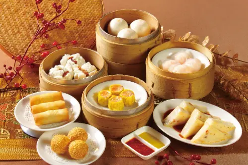 ▲天成世貿國際會館 翠庭，推出「粵式港點兌換券」，每張750元，可任選六款招牌港點不重複，約是5.1折優惠。（圖／天成集團提供）