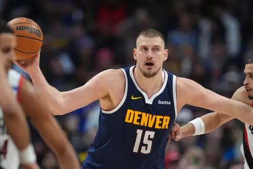 ▲丹佛金塊當家中鋒Nikola Jokic今（20）日迎來30歲生日，金塊官方IG發出隊友祝賀他生日快樂的影片，而Jokic本人則向Russell Westbrook喊話，表示自己要打破由他保持的NBA生涯大三元紀錄。（圖／美聯社／達志影像）