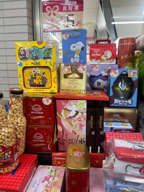 ▲7-11禮盒大規模5折出清，全台多處門市都下殺。（圖／取自「全家便利商店 / 7-11 超商新品&好物分享區」）