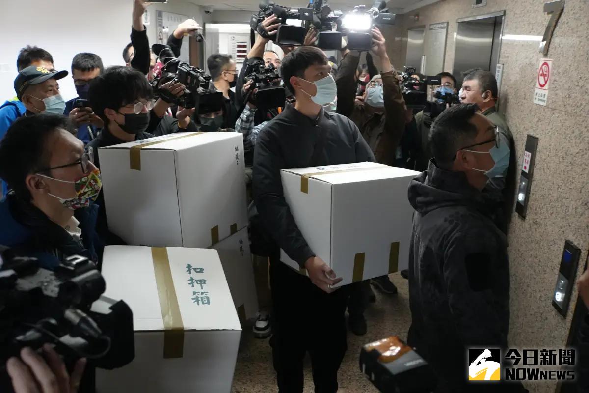 ▲林岱樺國會辦公室遭搜索，雄檢帶走4箱證物。（圖／記者呂炯昌攝，2025.02.20）