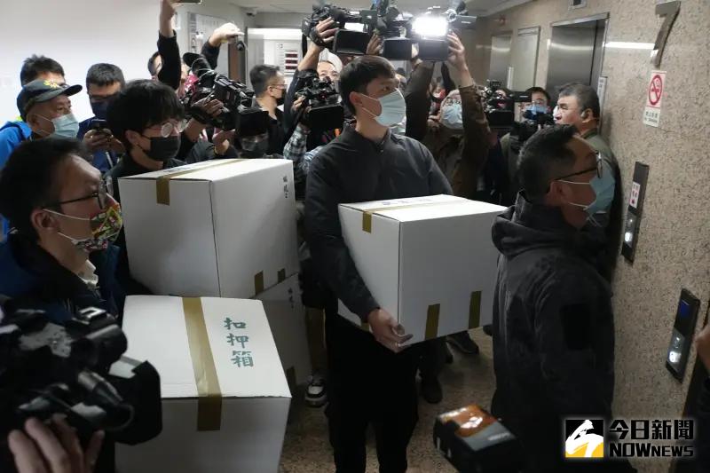 ▲林岱樺國會辦公室遭搜索，雄檢帶走4箱證物。（圖／記者呂炯昌攝，2025.02.20）