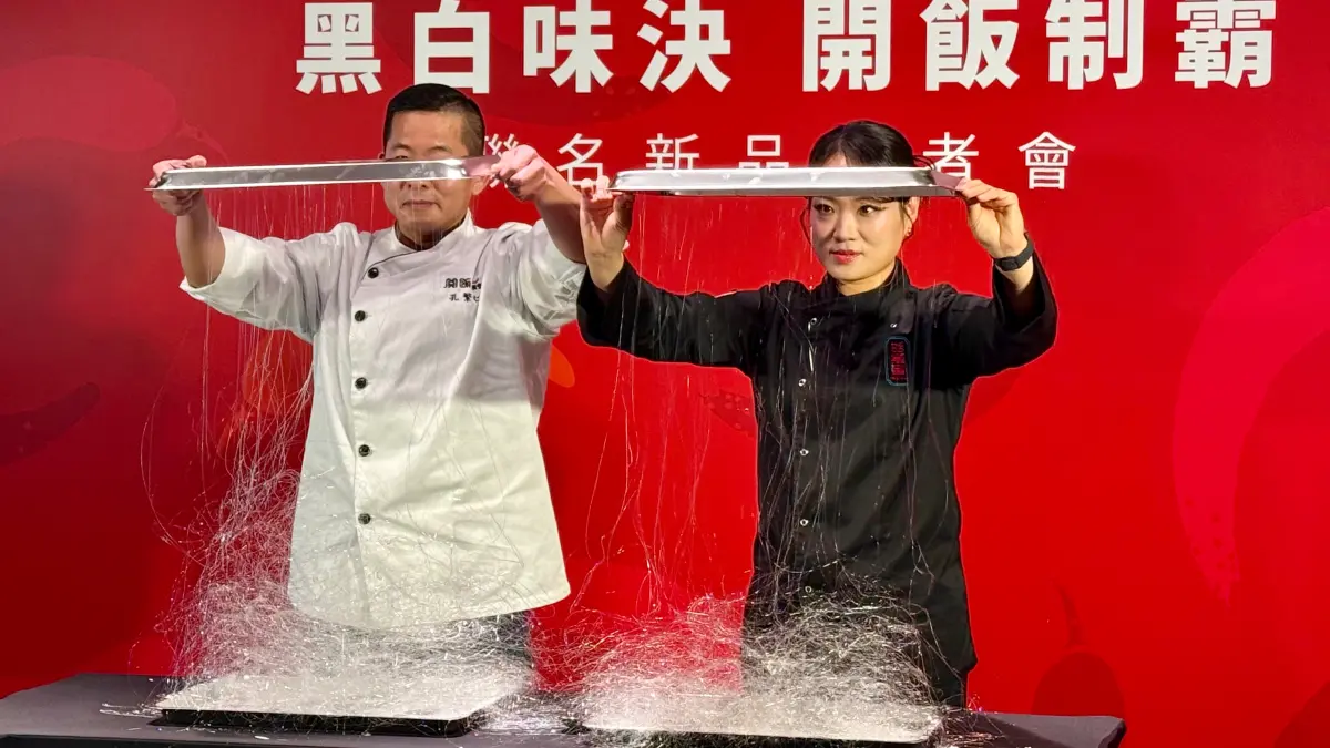 ▲2024年爆紅料理實境秀《黑白大廚》，霸氣眼線的「港點女王」鄭智善在台北「拔絲」炫技，聯手饗賓集團「開飯川食堂」合作，為台灣人打造「鳥巢焦糖南瓜布丁」，還搶贏韓國獨賣「麻辣奶油蝦」。（圖／記者蕭涵云攝）