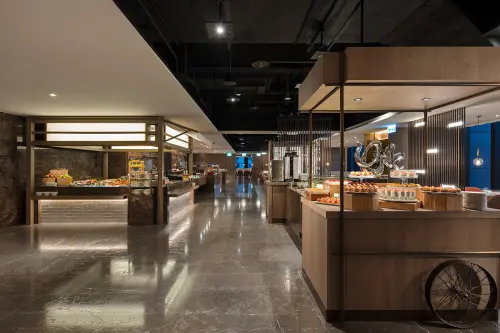 台北新板希爾頓酒店二樓的「悅.市集」自助餐廳於3月份推出「38有理,我來寵妳」活動,兩位女性同行,第二位享38折優惠。(圖/新板希爾頓提供) ▲台北新板希爾頓酒店二樓的「悅.市集」自助餐廳於3月份推出「38有理,我來寵妳」活動,兩位女性同行,第二位享38折優惠。(圖/新板希爾頓提供)