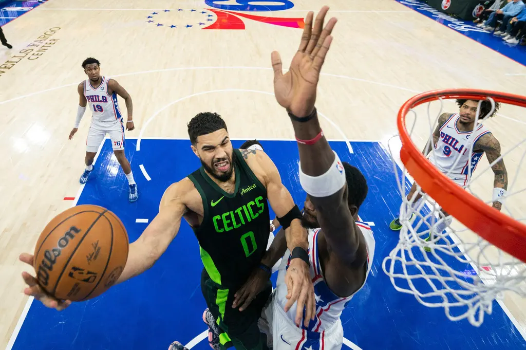 ▲波士頓塞爾提克將在明（21）日客場挑戰費城76人，塞爾提克近期拿下三連勝，反觀76人三巨頭都有出賽的情況下反而吞下五連敗。（圖／美聯社／達志影像）