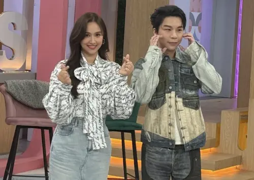 ▲Sandy吳姍儒（左）正式進棚代班《小姐不熙娣》，和派翠克一同主持節目，卻風波爆不停。（圖／記者蘇詠智攝）