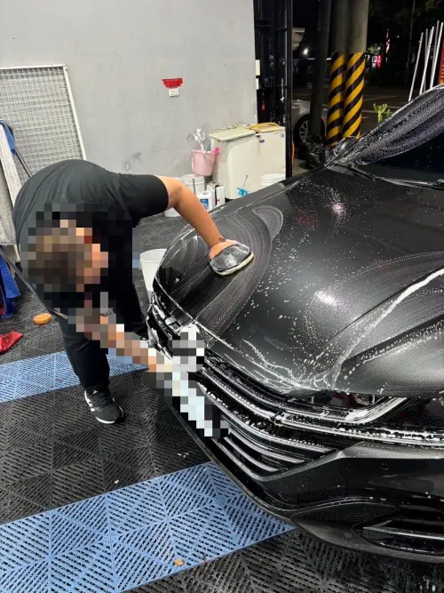 ▲少輔員另媒合勞工局,鼓勵小冠嘗試各類職業,在工作中探索,現穩定和朋友一同經營汽車業。(圖/高市警局少年隊提供) ▲少輔員另媒合勞工局,鼓勵小冠嘗試各類職業,在工作中探索,現穩定和朋友一同經營汽車業。(圖/高市警局少年隊提供)