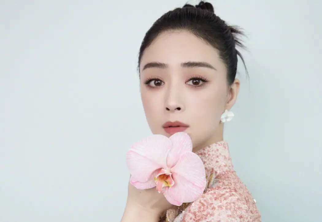 ▲41歲蔣欣近期被網友問「為何不結婚？」沒想到她直接回應，為什麼要為難自己，讓粉絲稱讚她是「人間清醒」。（圖／翻攝自蔣欣微博）