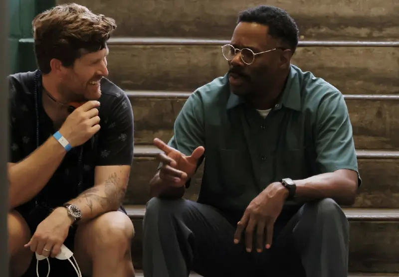 ▲黑人同志男星柯爾曼多明戈（右）在《辛辛監獄劇團》演技出色，成為繼丹佐華盛頓後又一位連續兩年入圍奧斯卡最佳男主角的黑人演員，要對戰《巴布狄倫：搖滾詩人》的「甜茶」提摩西夏勒梅等對手。（圖／台北双喜電影提供）