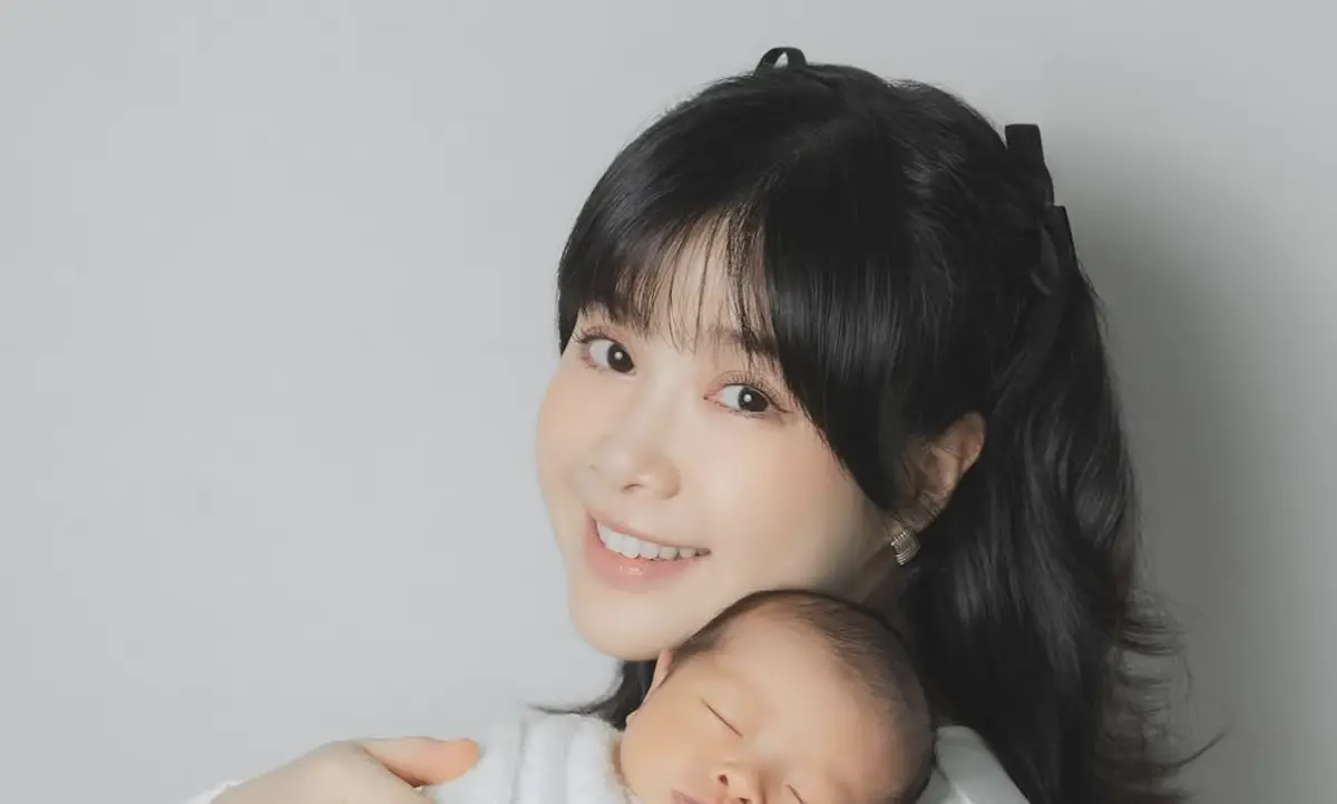 ▲李佳穎去年11月順利生下寶貝兒子，昨日她在社群分享為了方便照顧小孩，頭髮越剪越短，還淚喊：「暫時放棄我的長頭髮了。」（圖／翻攝自李佳穎 IG）