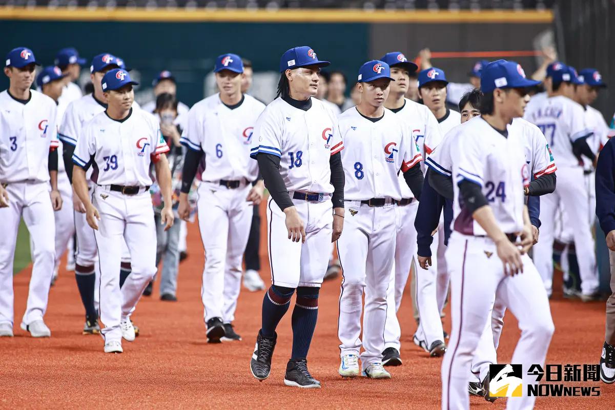 ▲世界棒球經典賽資格賽開打！中華隊今晚7點將與西班牙交戰，也是大巨蛋首次舉辦經典賽。首戰開放3萬3000人進場，目前已提前售罄，打破了經典賽資格賽的賽史紀錄！（圖／記者葉政勳攝 , 2025.02.20）