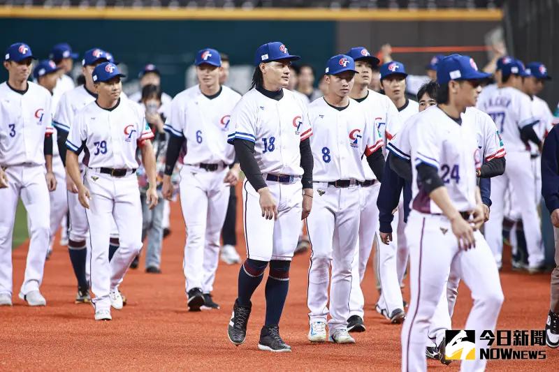 ▲世界棒球經典賽資格賽開打！中華隊今晚7點將與西班牙交戰，也是大巨蛋首次舉辦經典賽。首戰開放3萬3000人進場，目前已提前售罄，打破了經典賽資格賽的賽史紀錄！（圖／記者葉政勳攝 , 2025.02.20）