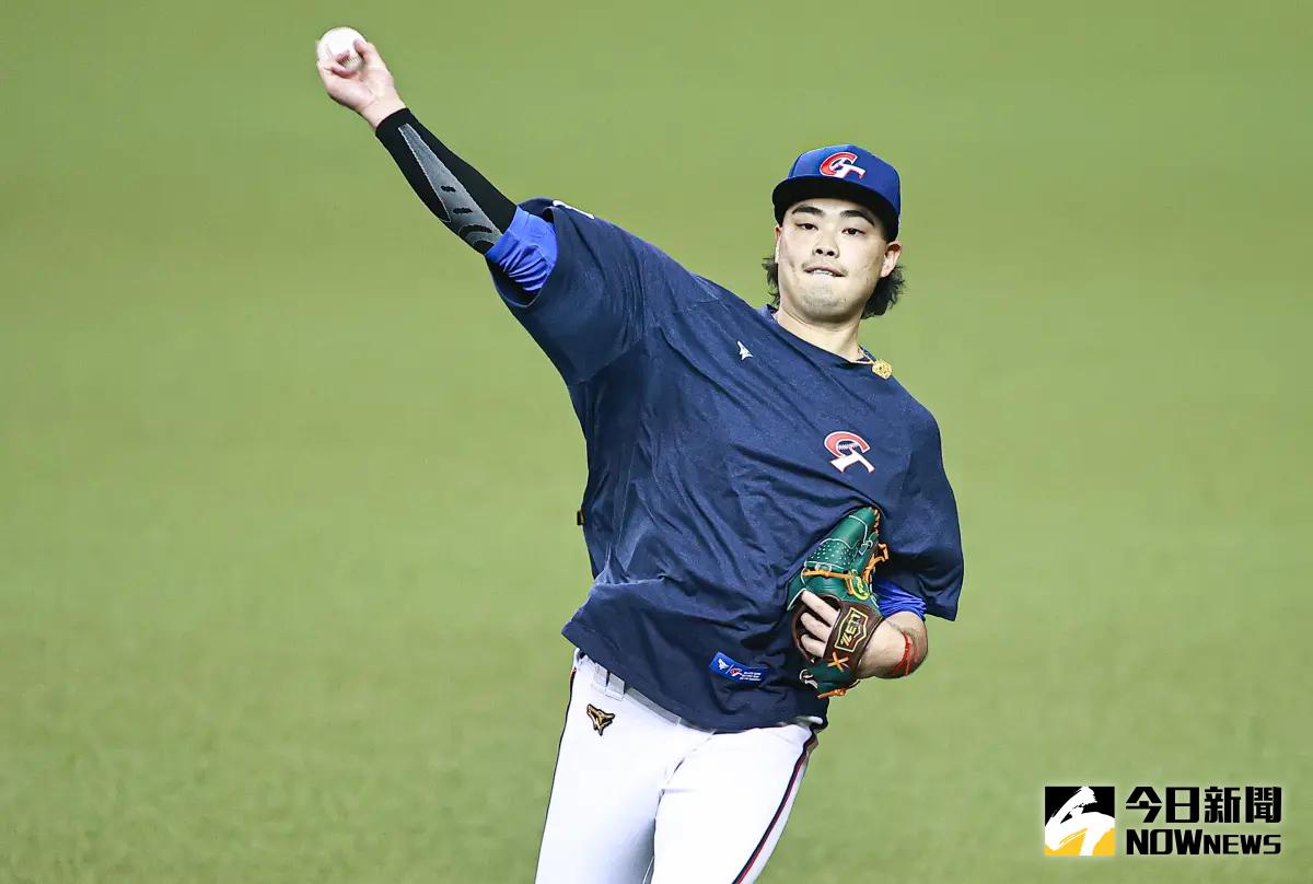 ▲經典賽資格賽官方練習日，中華隊投手陳柏毓進行熱身練習。（圖／記者葉政勳攝 , 2025.02.20）