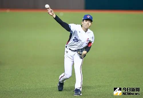 ▲經典賽資格賽官方練習日,中華隊投手徐翔聖進行熱身練習。(圖/記者葉政勳攝 , 2025.02.20) ▲經典賽資格賽官方練習日,中華隊投手徐翔聖進行熱身練習。(圖/記者葉政勳攝 , 2025.02.20)