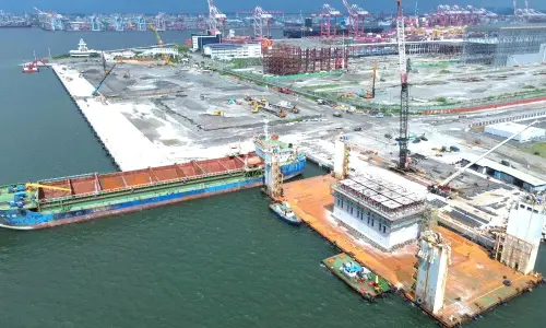 ▲圖為高雄港A6碼頭護岸及新生地填築工程施工情形。(圖/台灣港務公司提供) ▲圖為高雄港A6碼頭護岸及新生地填築工程施工情形。(圖/台灣港務公司提供)