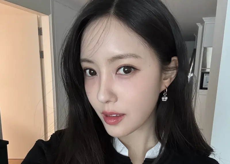 ▲孝敏的未婚夫被親友誇讚外貌帥氣，背景被挖出來是知名金融企業的高層主管。此外，兩人也將婚禮地點定在以「高奢婚禮」聞名的首爾新羅飯店。（圖／翻攝自孝敏 IG）