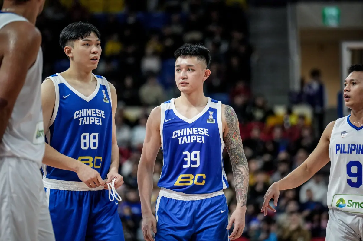 ▲中華隊靠著盧峻翔關鍵三分，最終以91：84贏球。林庭謙得到21分，阿巴西21分，菲律賓歸化球員Justin Brownlee轟下39分無用，上一次我國在FIBA賽是擊敗菲律賓是在2013年亞錦賽。（圖／FIBA提供）
