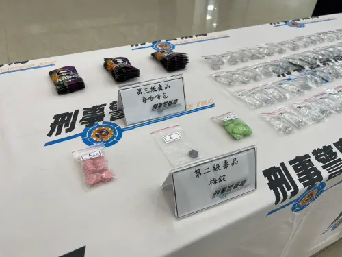 刑事局執行全國同步掃毒專案,在16縣市掃蕩16座製毒工廠,查獲54毒蟲,查扣3415顆喪屍煙彈和毒品咖啡包266包。(圖/刑事局提供) ▲刑事局執行全國同步掃毒專案,在16縣市掃蕩16座製毒工廠,查獲54毒蟲,查扣3415顆喪屍煙彈和毒品咖啡包266包。(圖/刑事局提供)