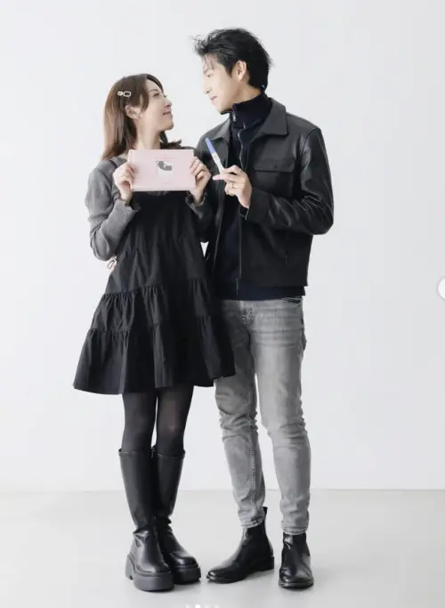 ▲「五熊」蔡頤榛（左）2020年與圈外男友張皓羽（右）結婚。（圖／翻攝自五熊IG）