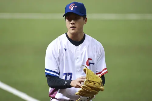 陳宇宏最大特色是投球姿勢採用下勾投法,靠著台韓交流賽表現出彩,從台鋼雄鷹「借將」到入選28人名單,如今將成為中華隊征戰資格賽的「秘密武器」。(圖/記者葉政勳攝 , 2025.02.20) ▲陳宇宏最大特色是投球姿勢採用下勾投法,靠著台韓交流賽表現出彩,從台鋼雄鷹「借將」到入選28人名單,如今將成為中華隊征戰資格賽的「秘密武器」。(圖/記者葉政勳攝 , 2025.02.20)