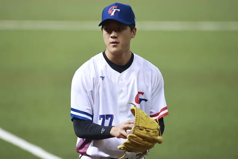 ▲陳宇宏最大特色是投球姿勢採用下勾投法，靠著台韓交流賽表現出彩，從台鋼雄鷹「借將」到入選28人名單，如今將成為中華隊征戰資格賽的「秘密武器」。（圖／記者葉政勳攝 , 2025.02.20）