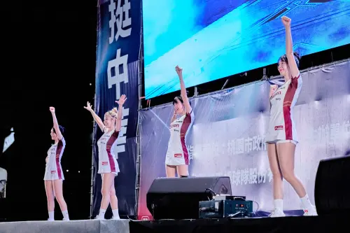 桃園市政府前廣場今晚將轉播賽事,樂天女孩及樂天加油團長阿誠會在樂天桃園棒球場進行應援演出。(圖/翻攝桃園事) ▲桃園市政府前廣場今晚將轉播賽事,樂天女孩及樂天加油團長阿誠會在樂天桃園棒球場進行應援演出。(圖/翻攝桃園事)