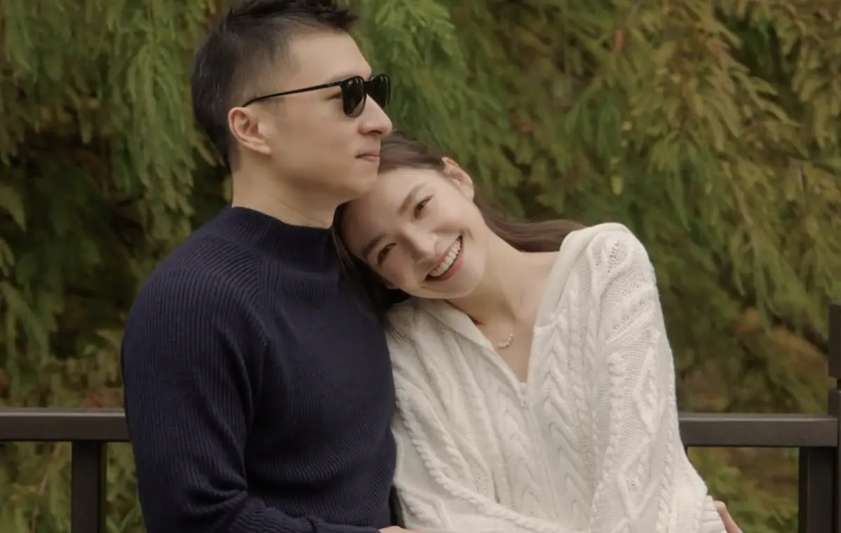 ▲韓笙笙（右）宣布懷孕，今（21）日她分享剛得知懷孕時，曾被醫師告知寶寶沒有再長大，哭了好幾回，好在後來聽到心跳聲，心中大石頭瞬間放下。（圖／翻攝自韓笙笙IG）