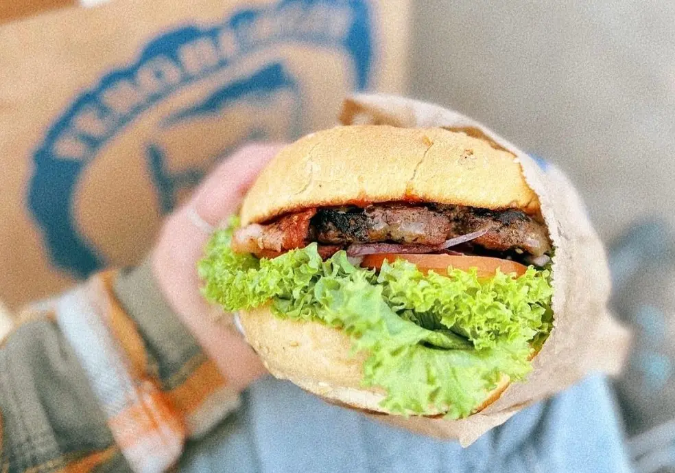 ▲台灣人在紐西蘭皇后鎮的知名漢堡店「Fergburger」遭店員歧視。示意圖。（圖／翻攝自Fergburger Ltd臉書）