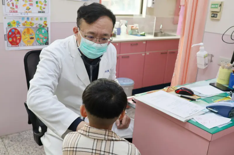 ▲醫師表示，咳嗽、流鼻水症狀會超過一個禮拜，當症狀已經影響到生活，例如睡覺睡不好、精神不振或食慾不好，千萬不要不理會(圖／醫院提供2025.2.21)