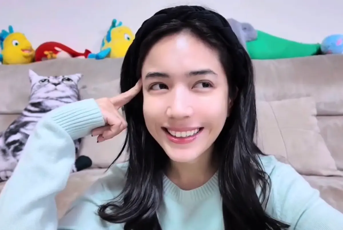 ▲35歲女星夏若妍在新年伊始迎來噩耗，發文表示自己確診子宮「0期癌」，沒想過自己離癌症那麼近，內心充滿恐懼。（圖／翻攝自夏若妍 YouTube）