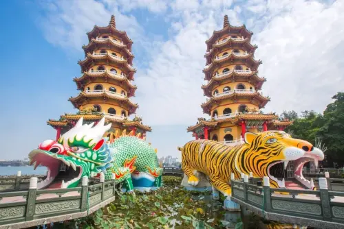 ▲高雄市左營的蓮池潭龍虎塔，也是熱門景點之一。（圖／高雄市觀光局提供）