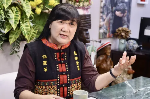 ▲伍麗華說因罷免「因禍得福」不少人給予溫暖，但卻也感受人情冷暖，聽聞自己的親戚在支持罷免她，不免感到難過。（圖／記者李政龍攝）