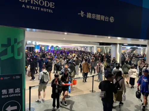 ▲大巨蛋B1區進場人潮踴躍。（圖／記者陳柏翰攝）