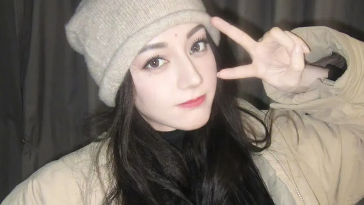 ▲中國女星迪麗熱巴（如圖）多次被傳和男星黃景瑜交往。近日有粉絲巧遇正在富國島旅遊的黃景瑜，他身旁跟著1位女性，但不是緋聞女友迪麗熱巴。（圖／迪麗熱巴 微博）