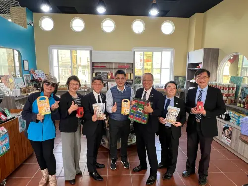 日本出水市代表團走訪雲嘉南濱海 深度體驗鳥類生態之美 ▲日本出水市代表團一行人,20日走訪雲嘉南濱海地區,深度體驗鳥類生態之美。(圖/雲嘉南管理處提供)