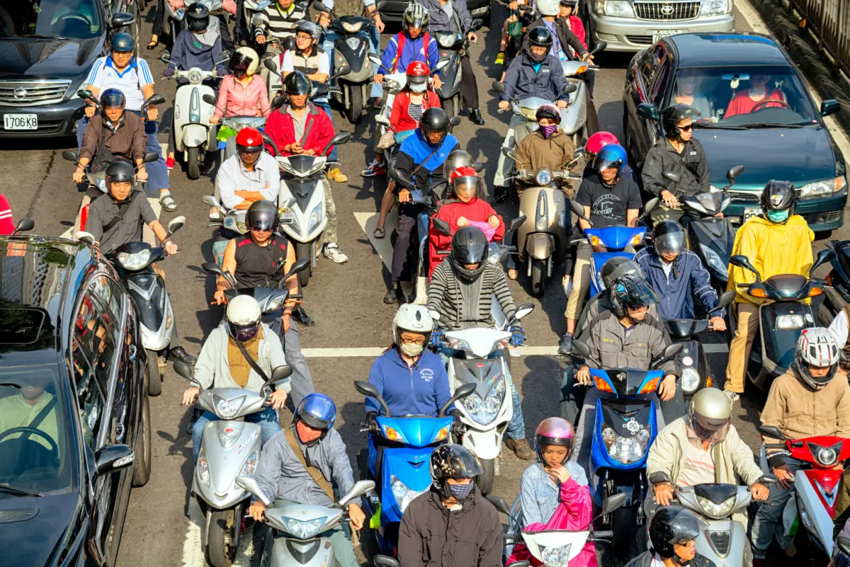 ▲《NOWnews》統整了佔台灣銷售85%的三大品牌，60 km/L以上的最省油車款排行。（圖／Canva）